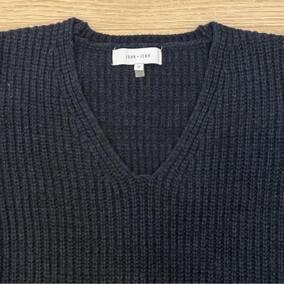 John + Jenn Navy Blue Long Sleeve V Neck Sweater-Size Small - Picture 4 of 7